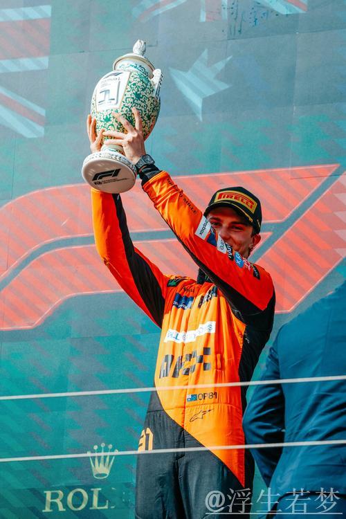 皮亚斯特里超车诺里斯 升至第二名 皮亚斯特里超车诺里斯 升至第二名